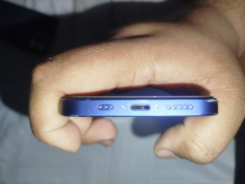 Apple iPhone 12 4