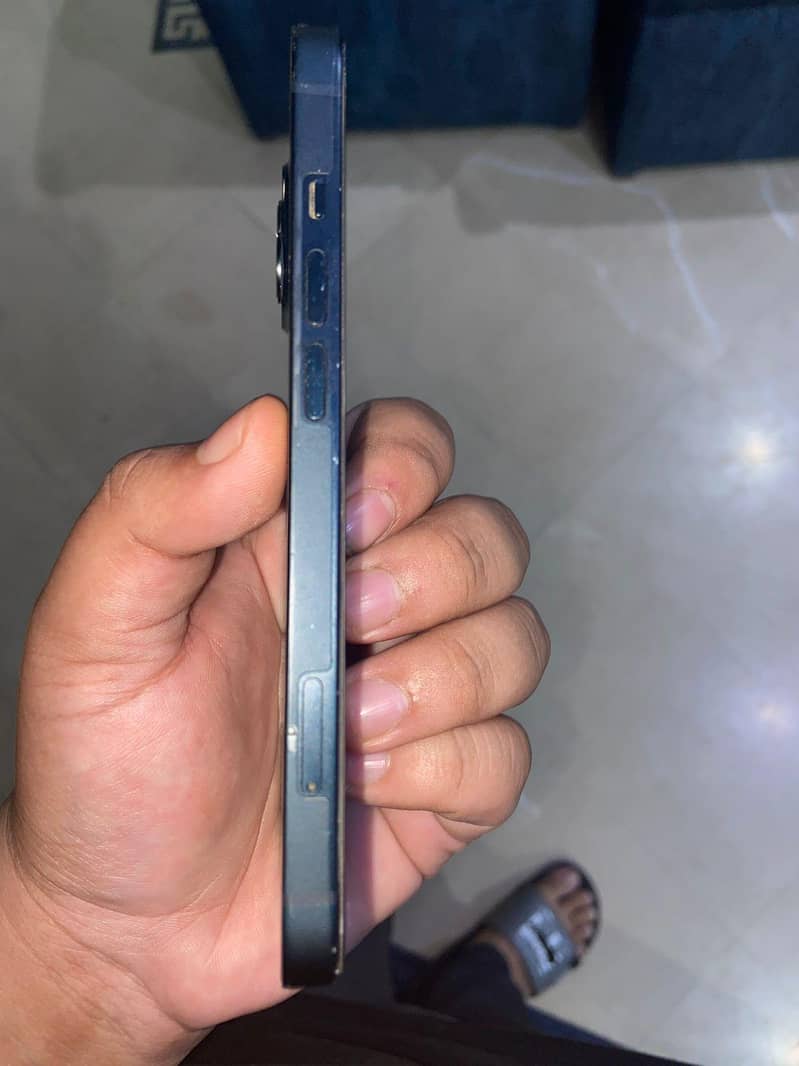 Apple iPhone 13 2