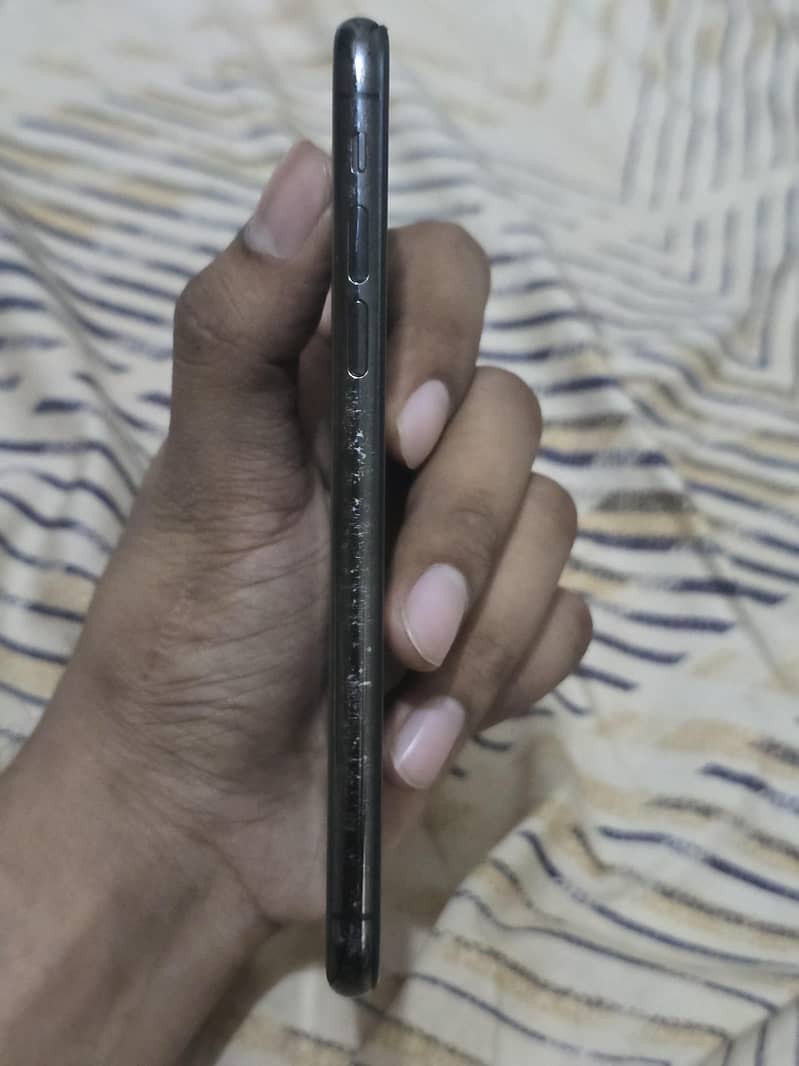 Apple iPhone X 4