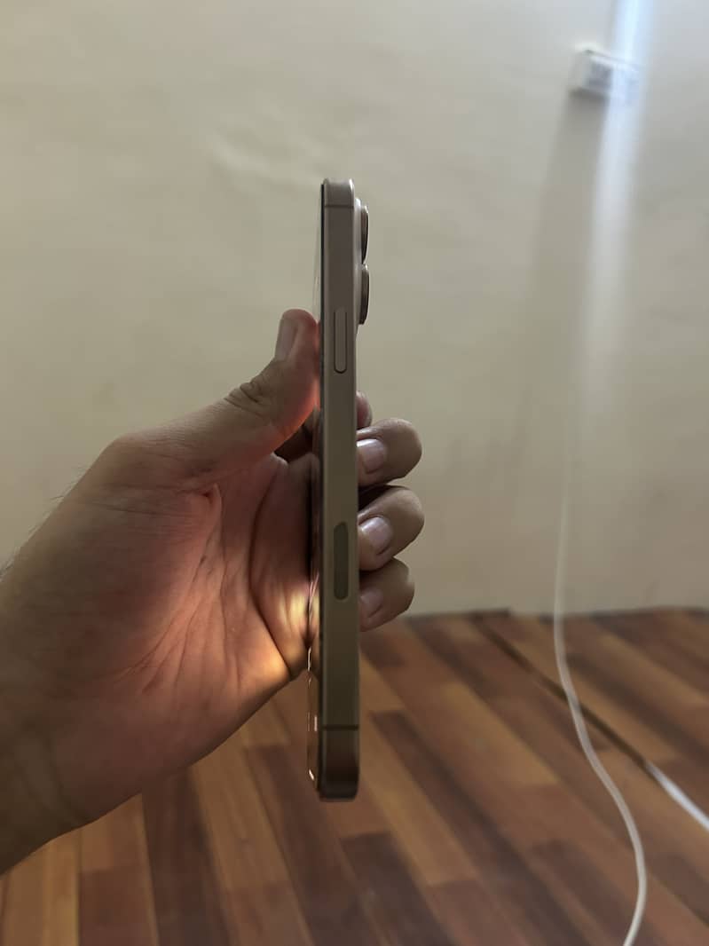 Iphone 16 pro max JV 1