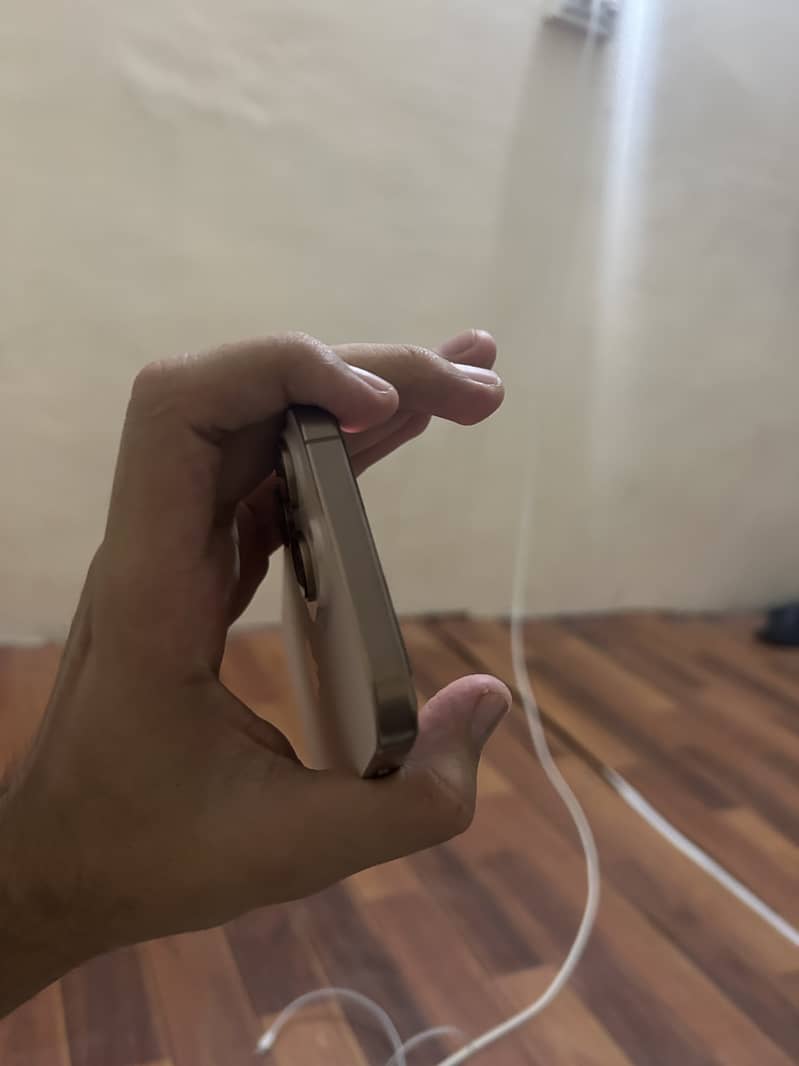 Iphone 16 pro max JV 5