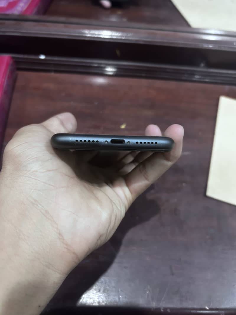 Apple iPhone 11 7