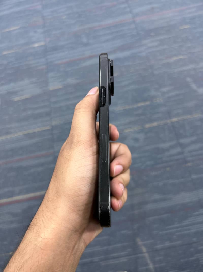 Apple iPhone 14 Pro Max 1