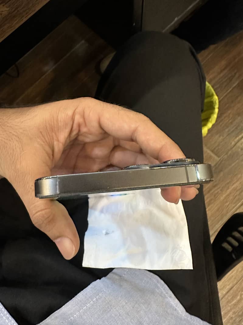 Apple iPhone 13 Pro Max 4