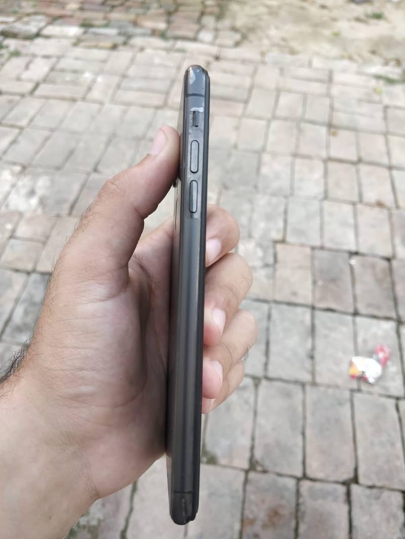 Apple iPhone XS Max 2