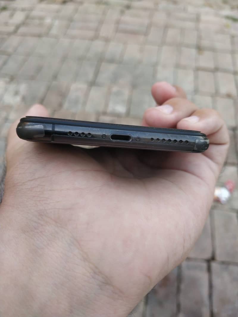 Apple iPhone XS Max 3