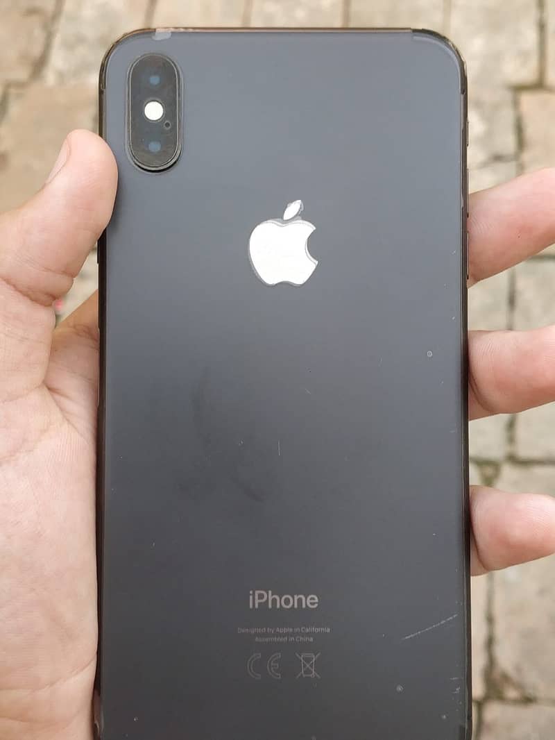 Apple iPhone XS Max 4