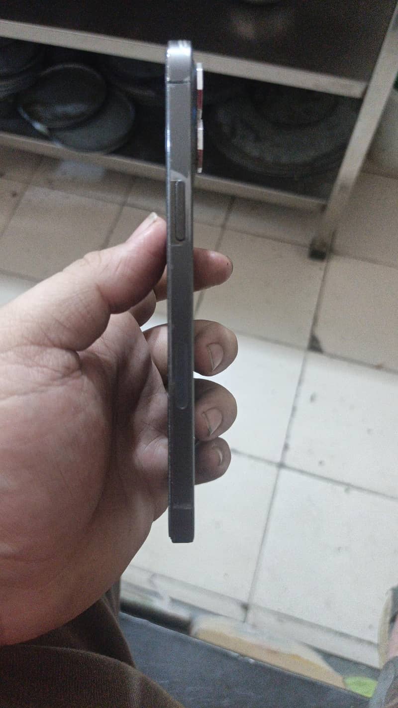 iphone 12 pro max 3