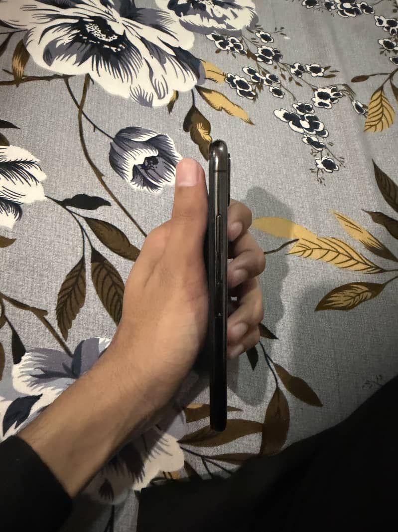 Apple iPhone X 0