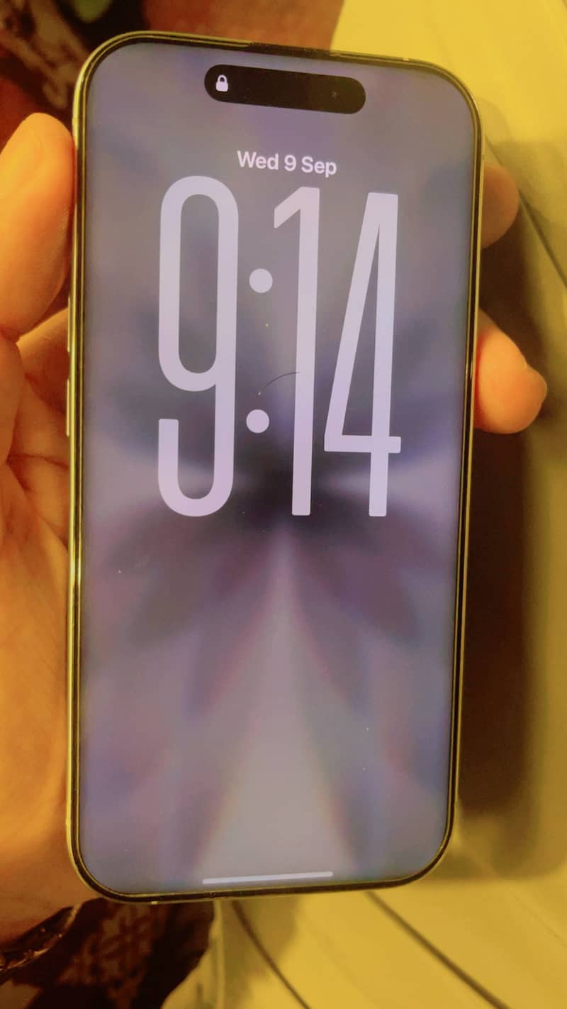 Apple iPhone 16 Pro 3