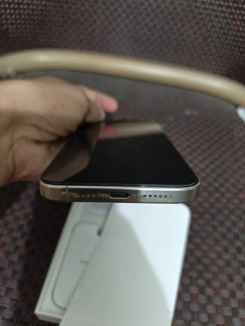 Apple iPhone 15 Pro Max 2