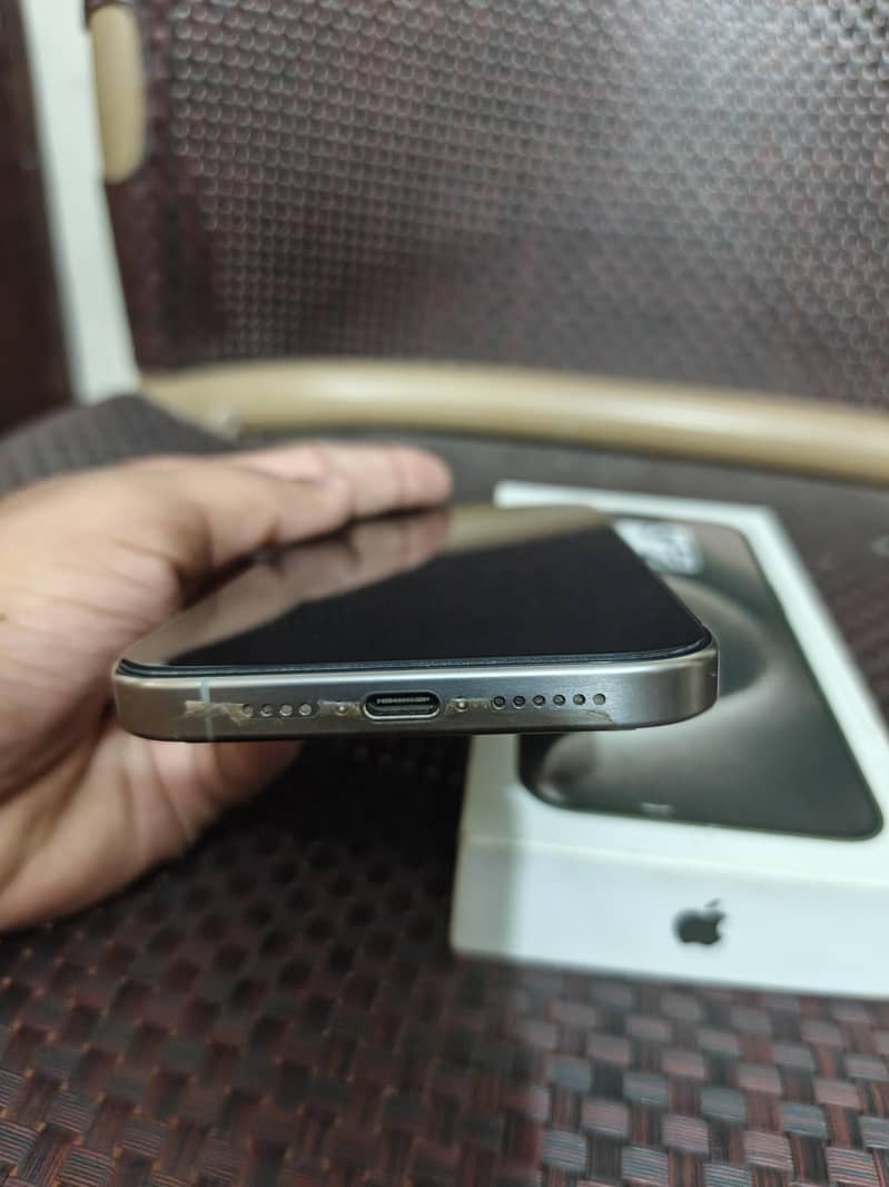 Apple iPhone 15 Pro Max 4