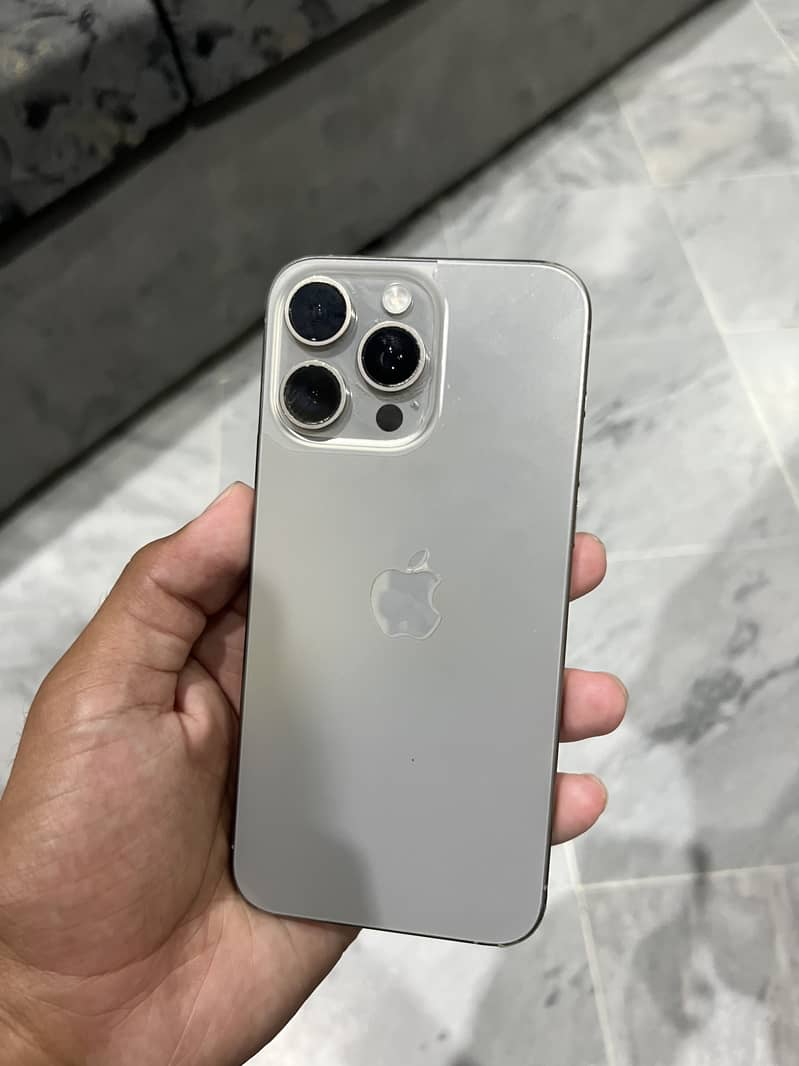 Apple iPhone 15 Pro Max 0