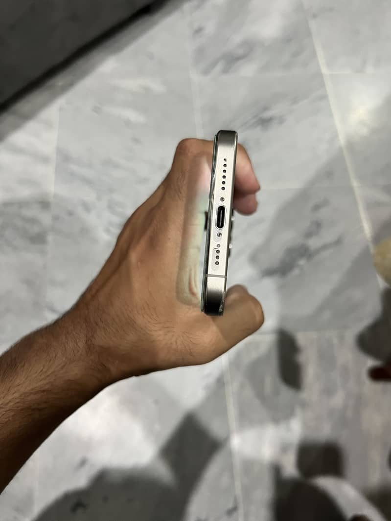 Apple iPhone 15 Pro Max 1