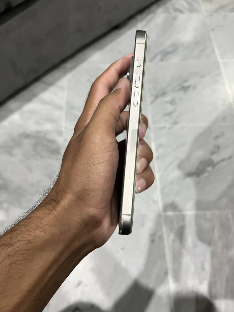 Apple iPhone 15 Pro Max 2