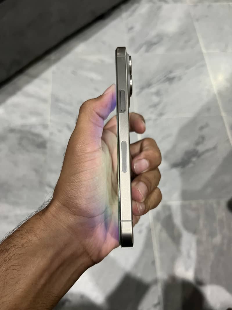 Apple iPhone 15 Pro Max 3
