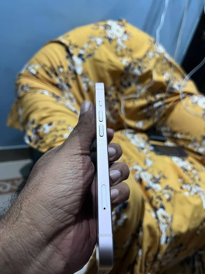 Apple iPhone 13 4