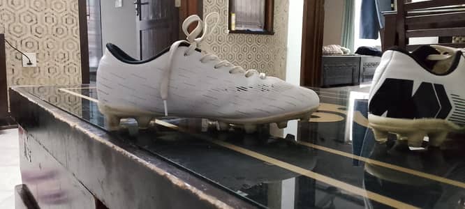 Original Saibi struts for football