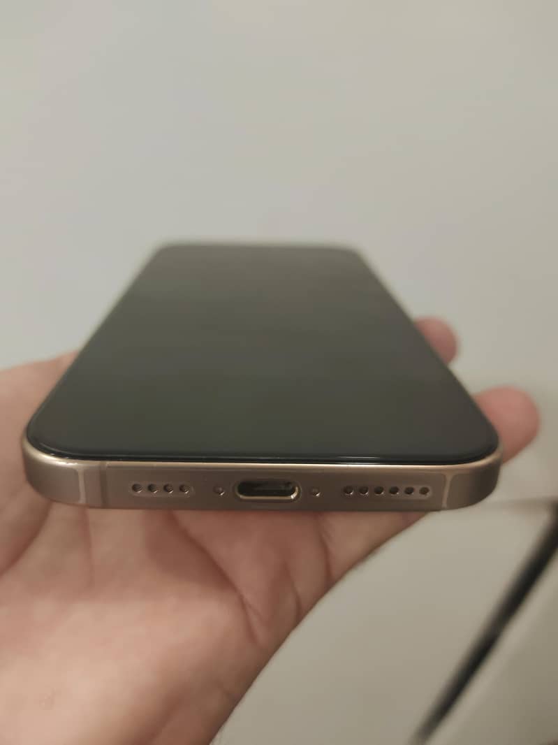 Apple iPhone 16 Pro Max 0