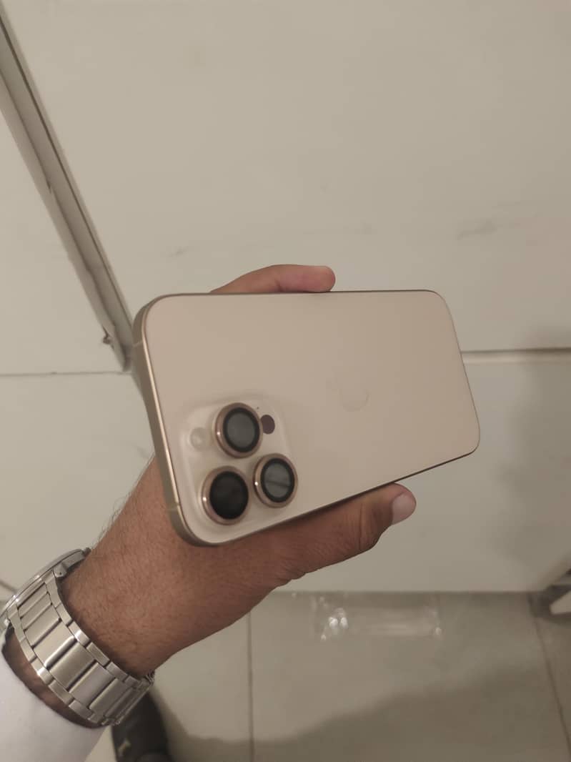 Apple iPhone 16 Pro Max 5