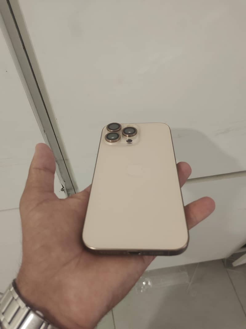 Apple iPhone 16 Pro Max 6