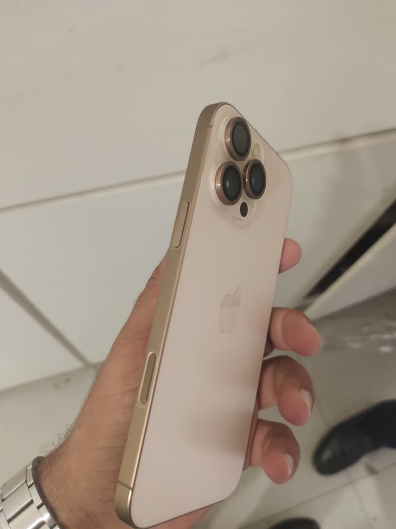 Apple iPhone 16 Pro Max 7