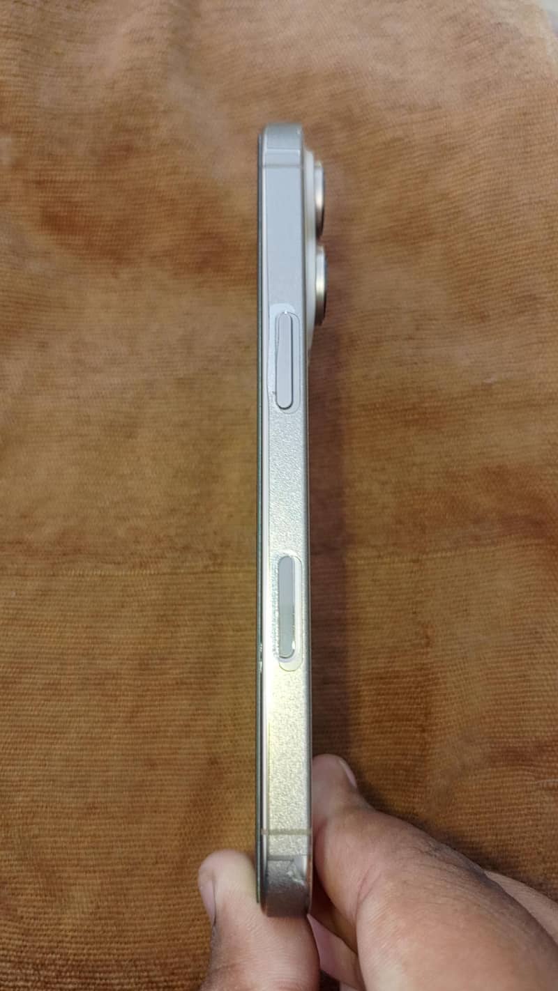 Apple iPhone 16 Pro 1