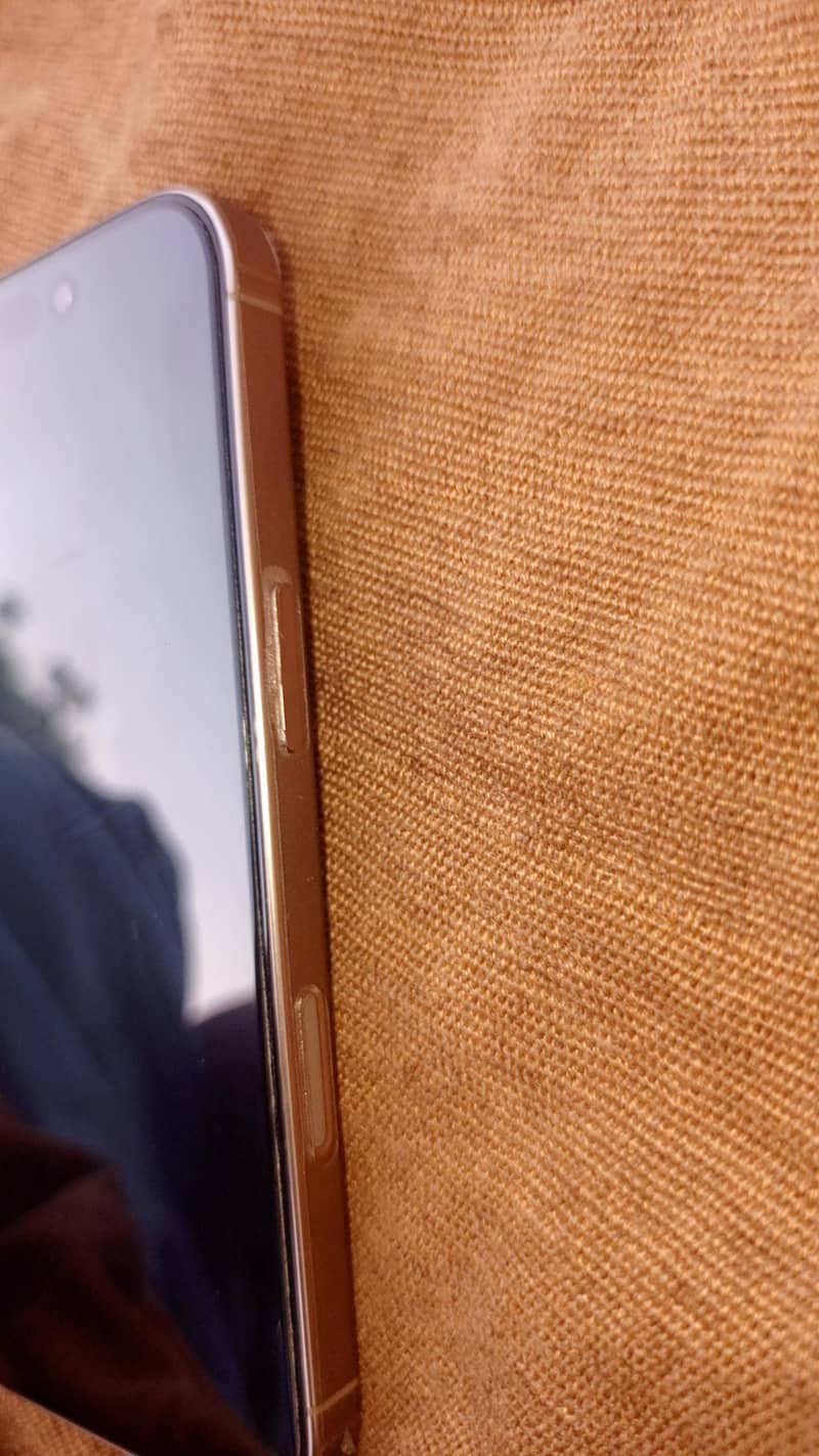 Apple iPhone 16 Pro 4