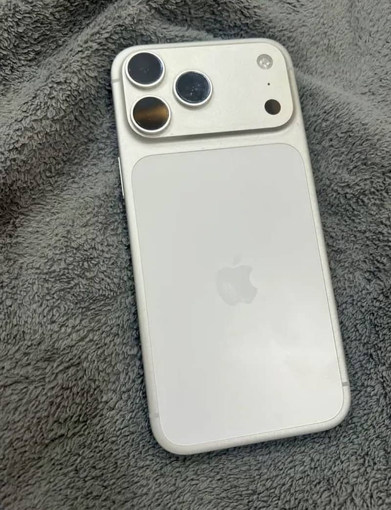 Apple iPhone 17 Pro Max 0
