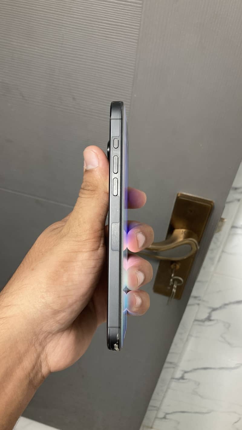 Apple iPhone 15 Pro Max 1