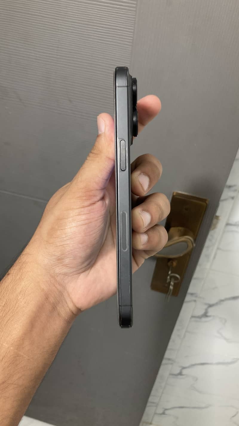 Apple iPhone 15 Pro Max 5
