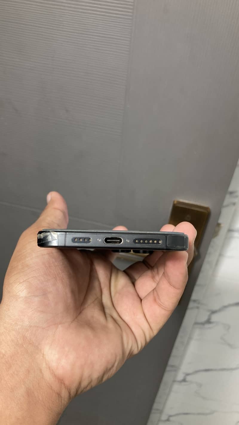 Apple iPhone 15 Pro Max 6