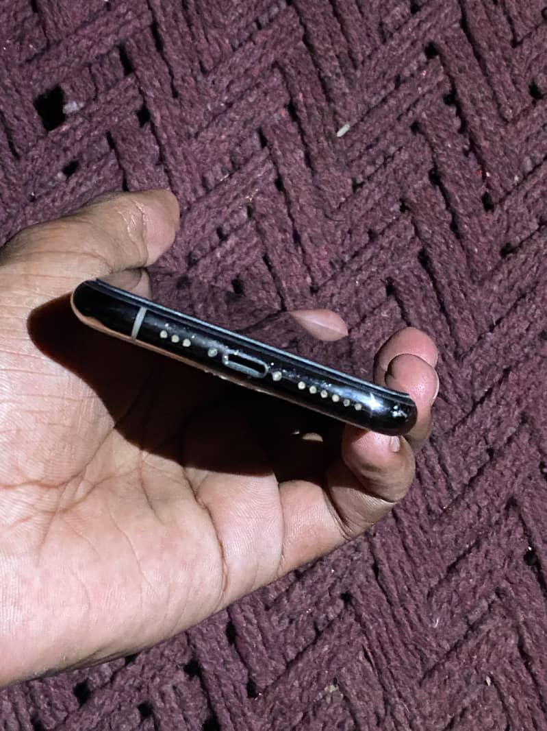 Apple iPhone 11 Pro 4