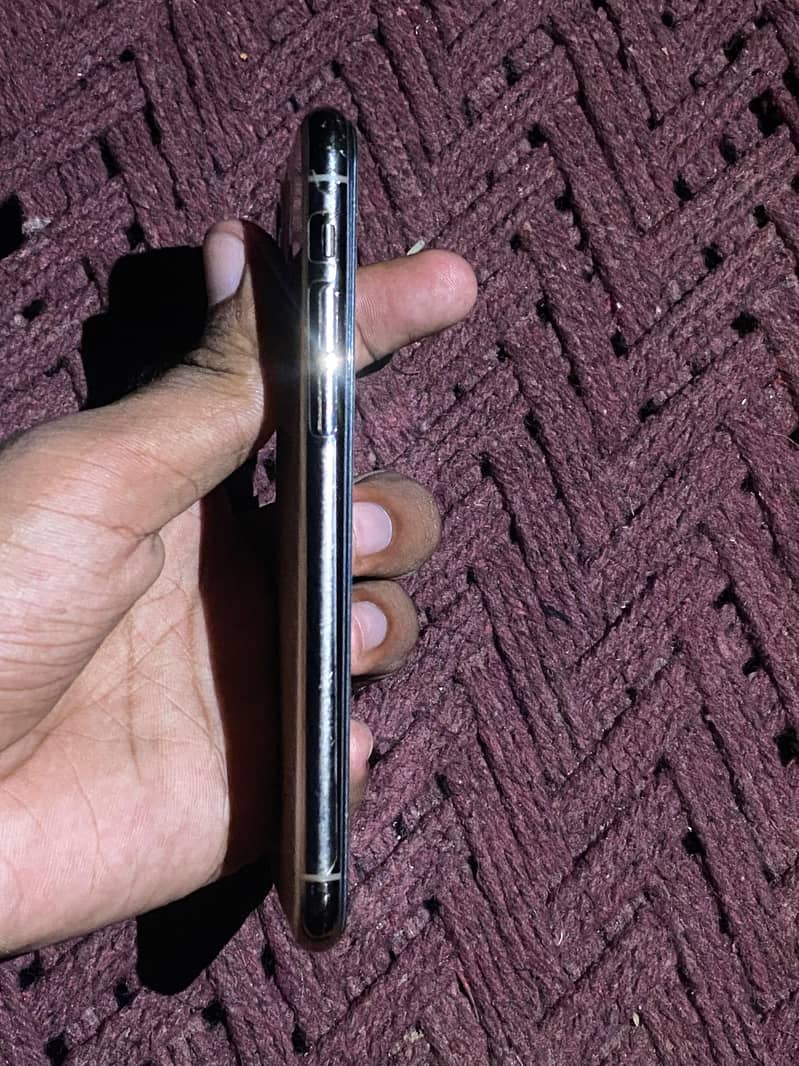 Apple iPhone 11 Pro 6