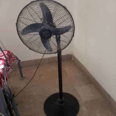 2nd hand good condition pedestal fan