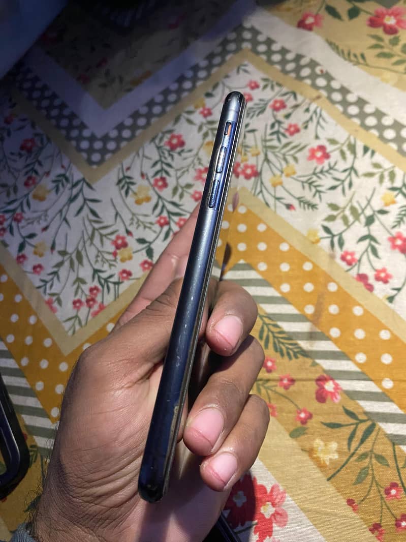 Apple iPhone X 3