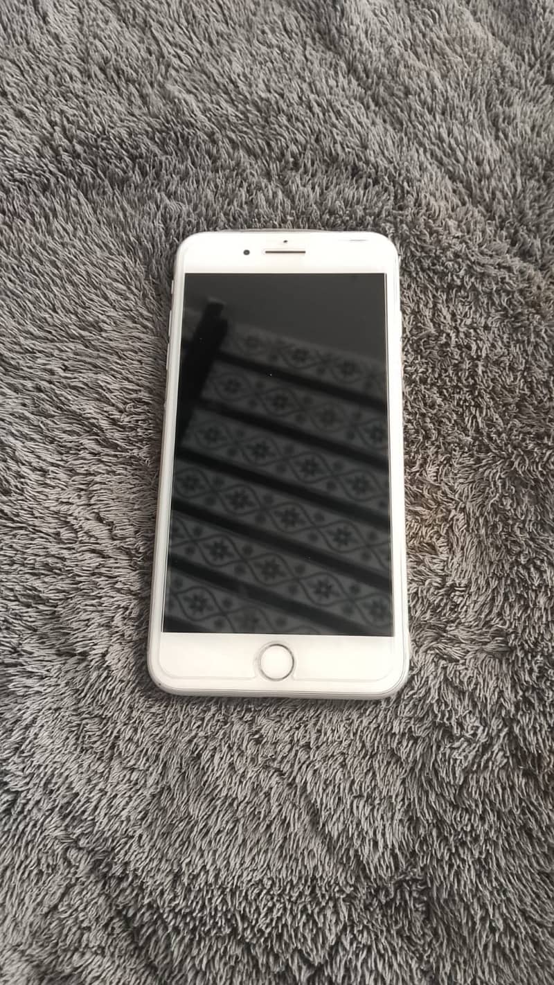 Apple iPhone 8 Plus 0