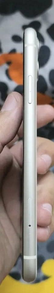 Apple iPhone 11 4