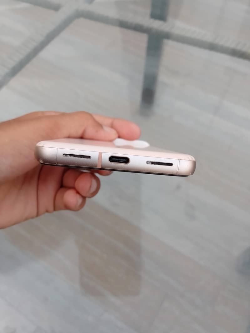 Google Pixel 8 4