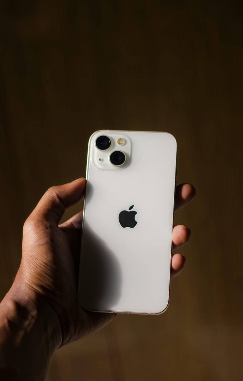 Apple iPhone 13 cloud 0
