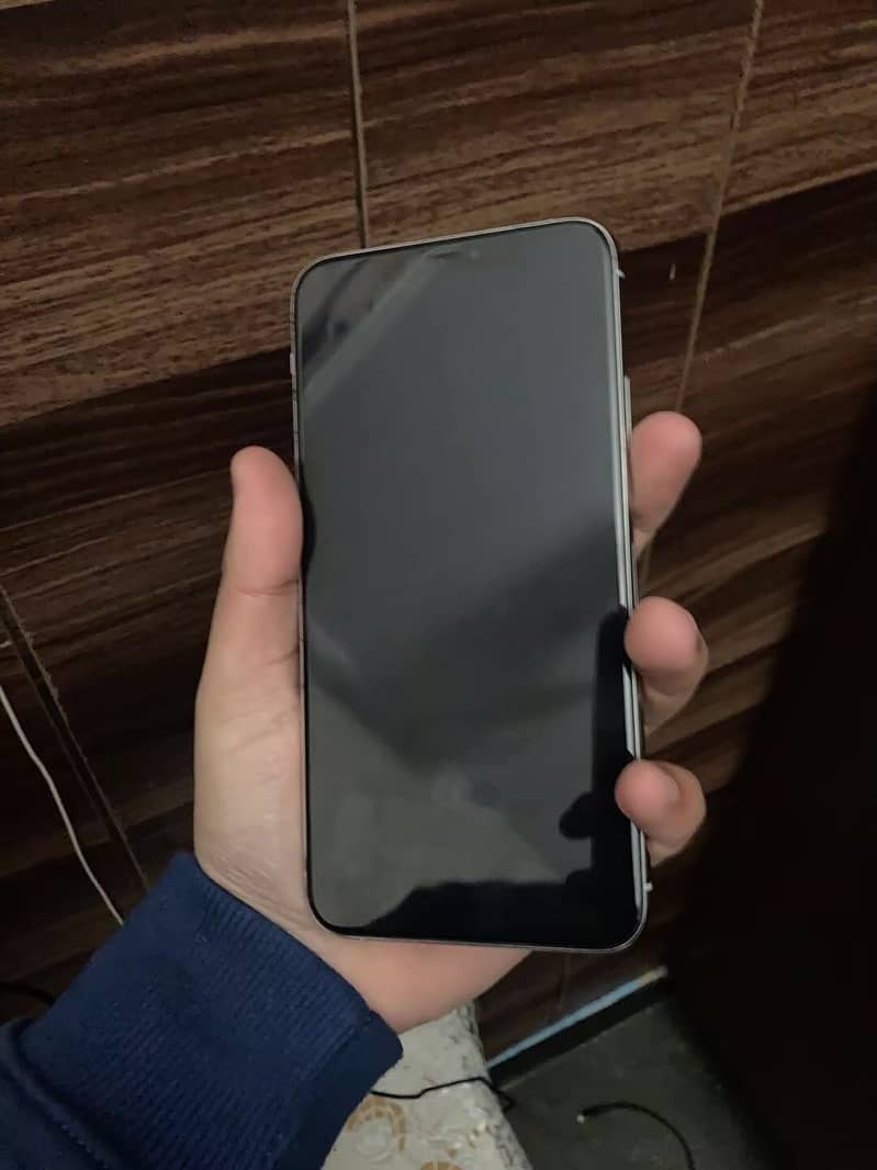 Apple iPhone 11 Pro Max 1