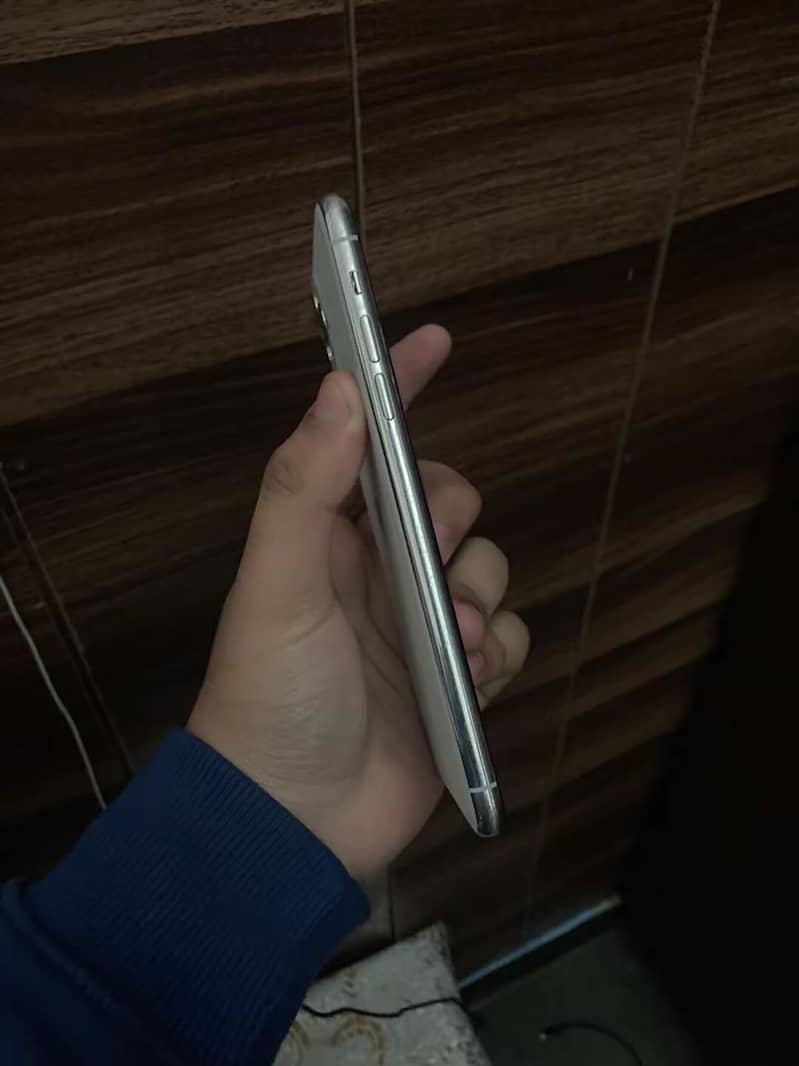 Apple iPhone 11 Pro Max 2