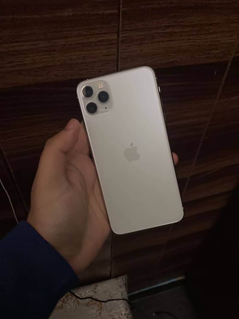 Apple iPhone 11 Pro Max 3