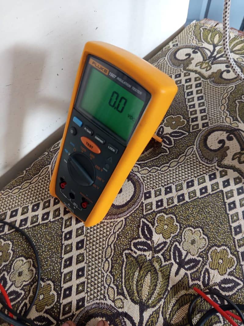 FLUKE 1507 INSULATION TESTEA 5