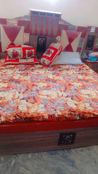 Double Bed For Slae {o321-179684i}