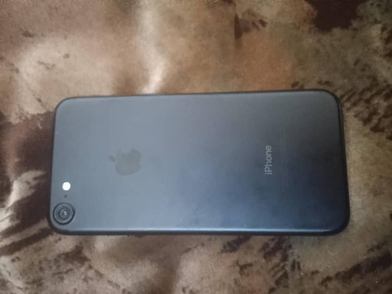 Apple iPhone 7 0