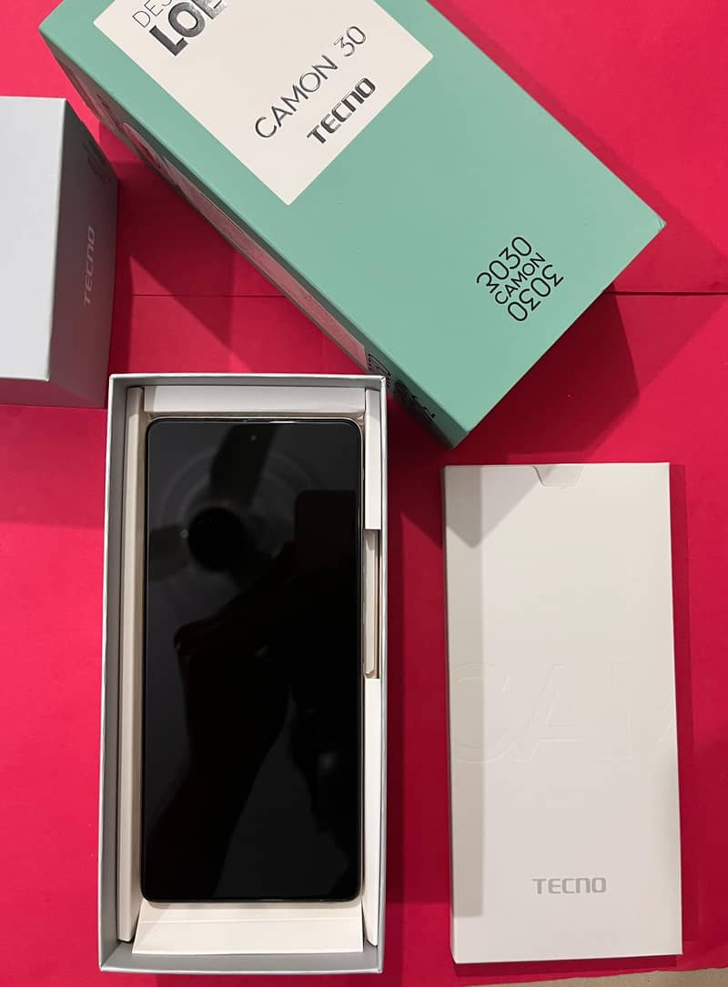 Tecno CAMON 30 7