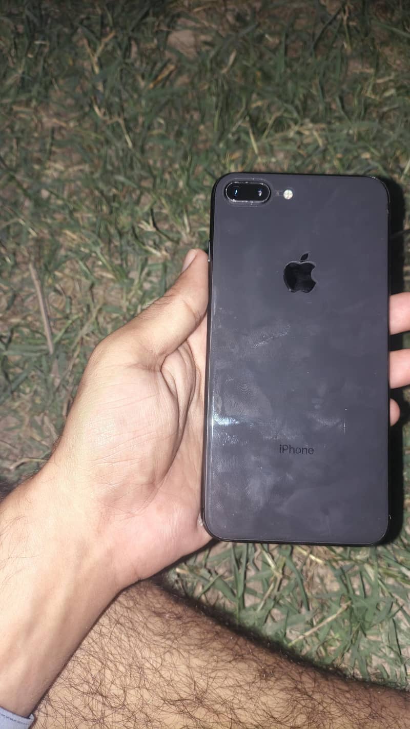 Apple iPhone 8 Plus 1
