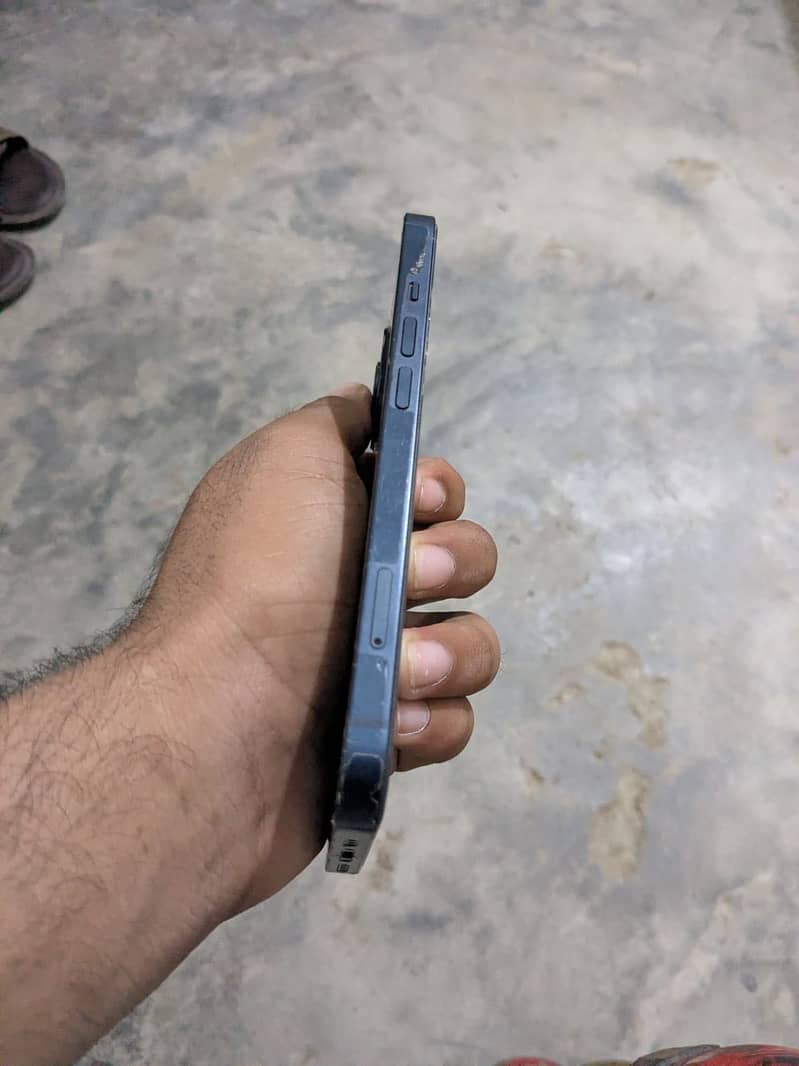 Apple iPhone 13 2