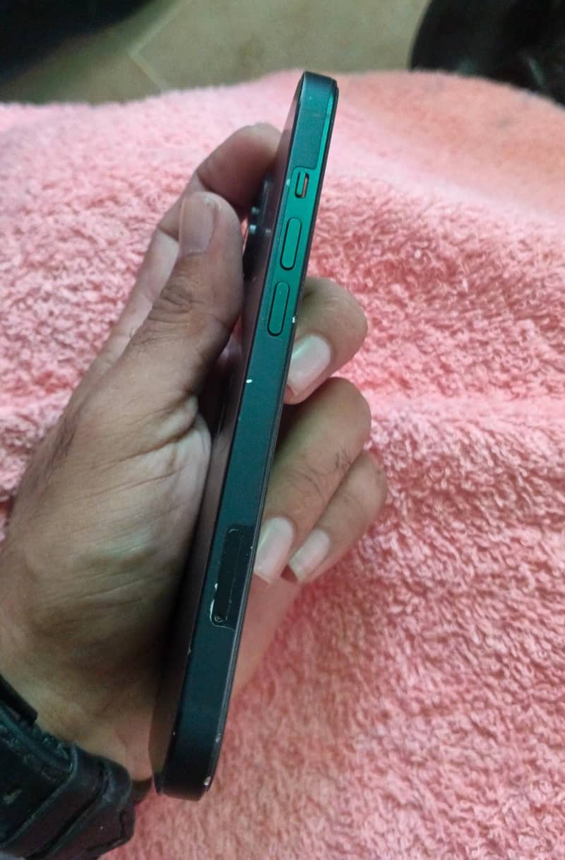 Apple iPhone 13 2